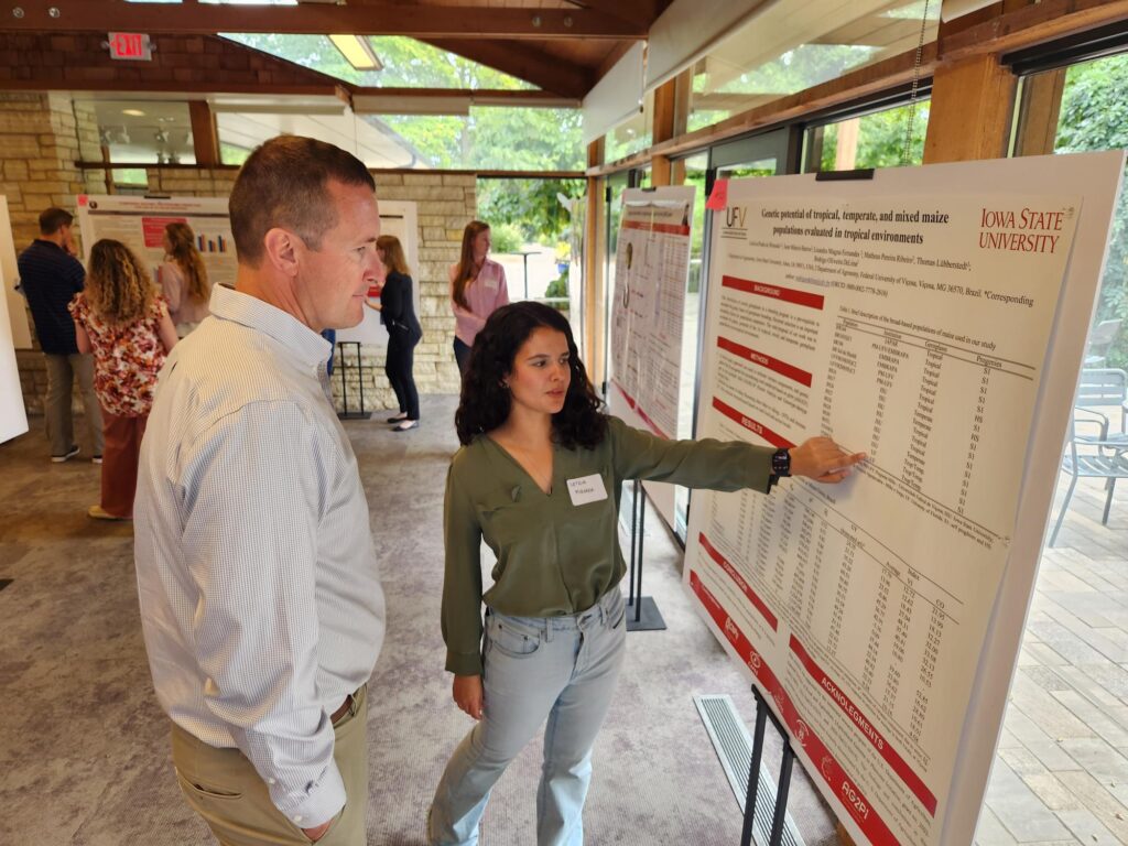 Visiting Scholar Leticia Prada De Miranda discusses her research with soybean farmer Barry Christensen